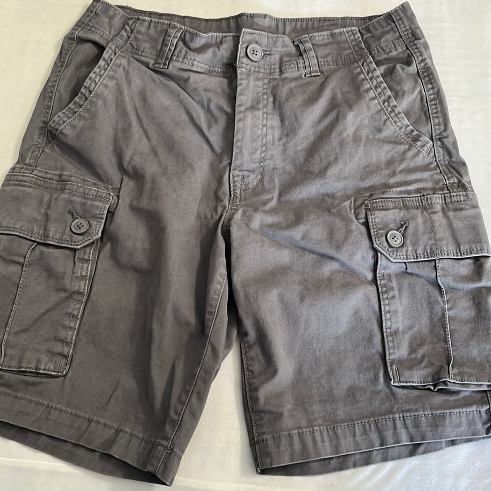Sonoma cargo shorts- size 32